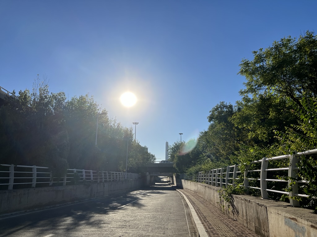 10月4日，国庆一人自行车出游抓拍，这条路也是现在上班必经之路